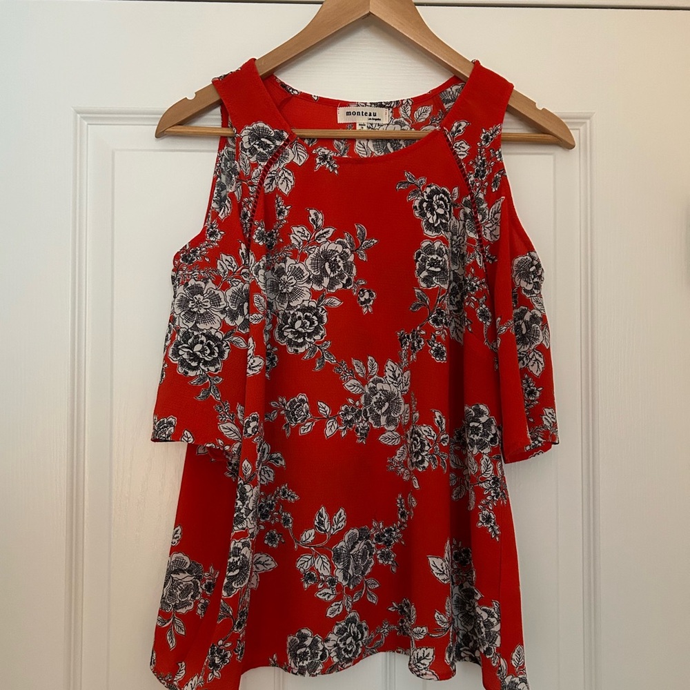 Monteau Women’s cold shoulder size large